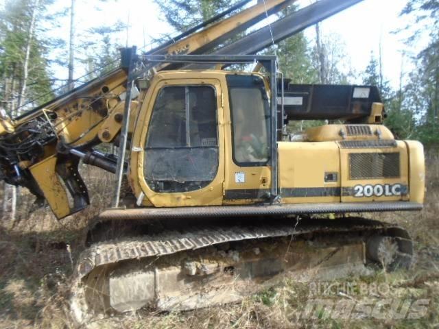 John Deere 200 LC 가지치기 장비