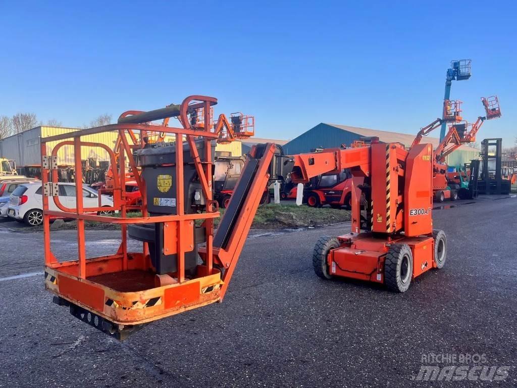 JLG E300AJP 관절형 전동이동 리프트