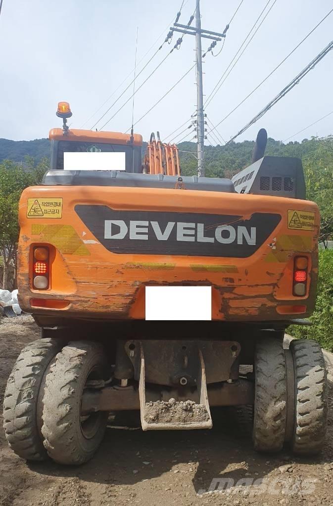 Doosan DX 140 W  휠 굴삭기