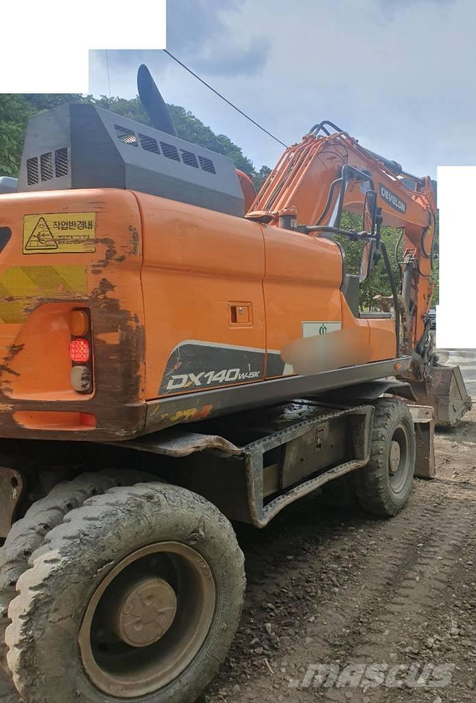 Doosan DX 140 W  휠 굴삭기