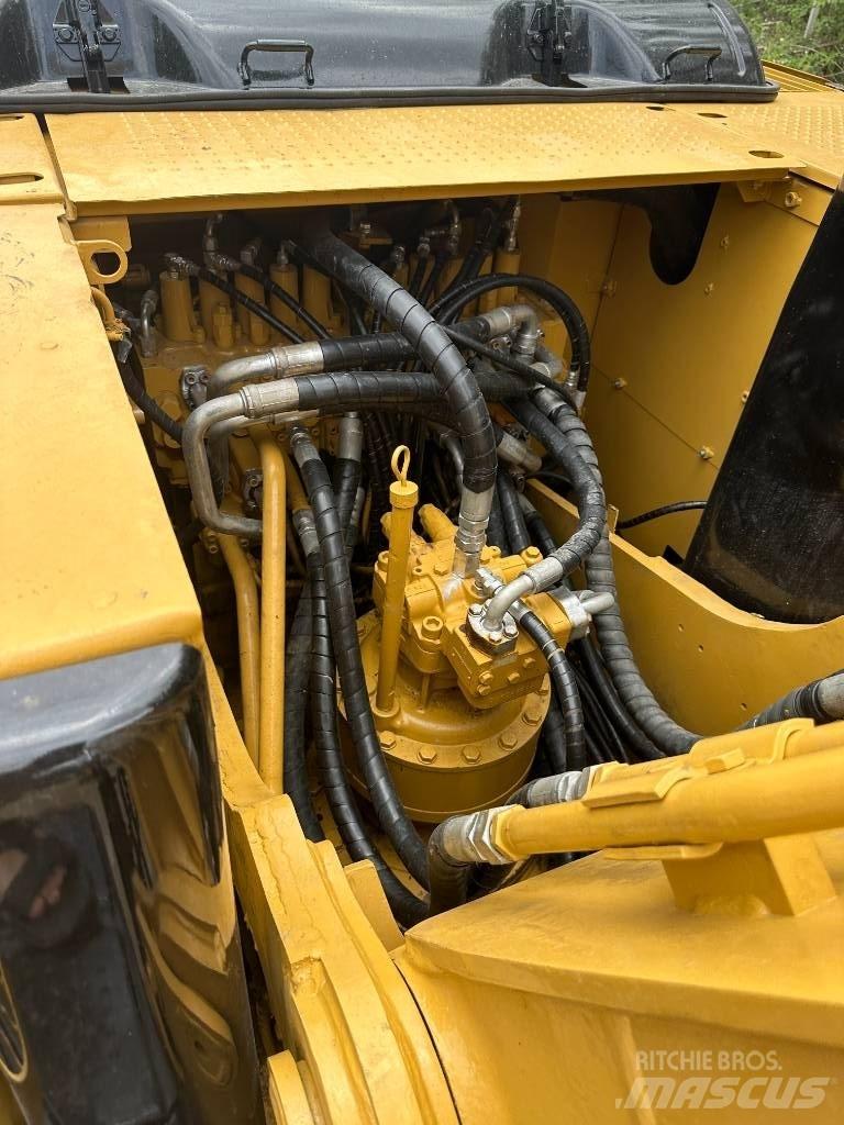 CAT 320D 대형 굴삭기 29톤 이상