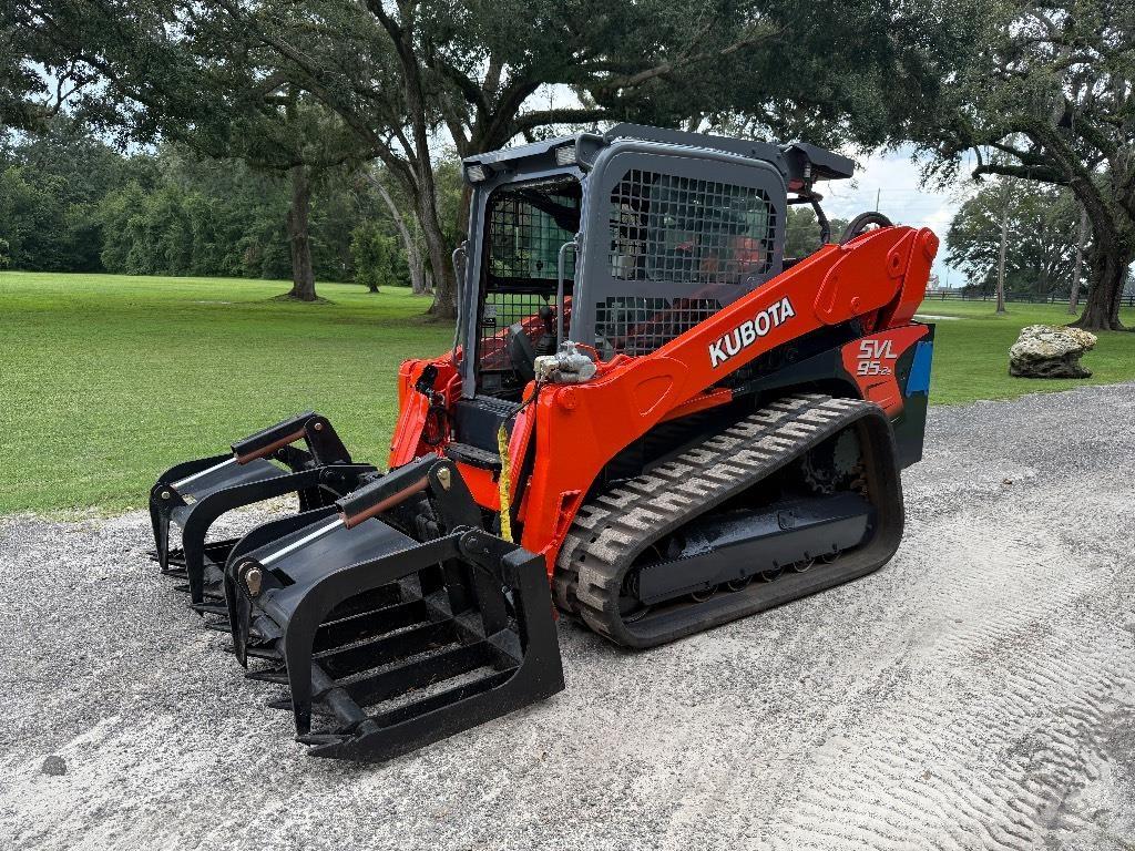 Kubota SVL 95-2 S  스키드로더