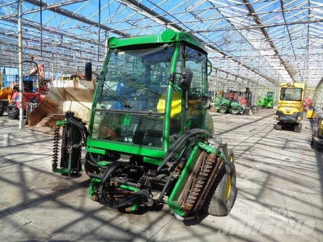 John Deere 3235C 탑승형 잔디깎기