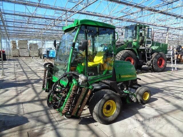 John Deere 3235C 탑승형 잔디깎기