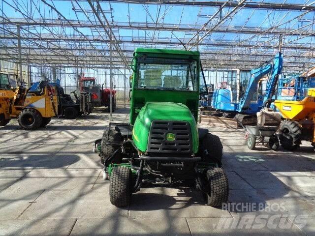 John Deere 3235C 탑승형 잔디깎기