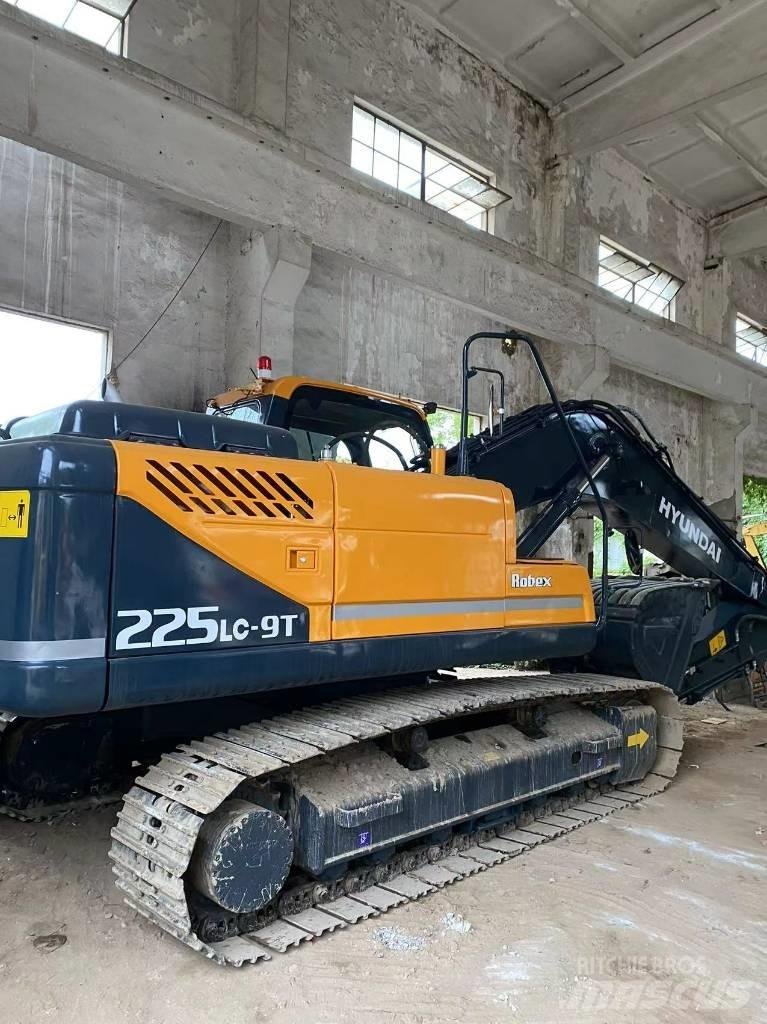 Hyundai 225LC-9 대형 굴삭기 29톤 이상