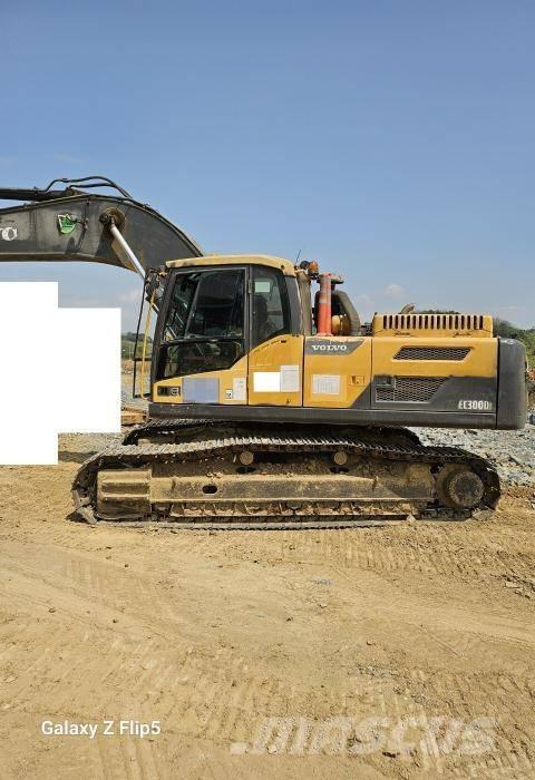Volvo EC 300 D 대형 굴삭기 29톤 이상