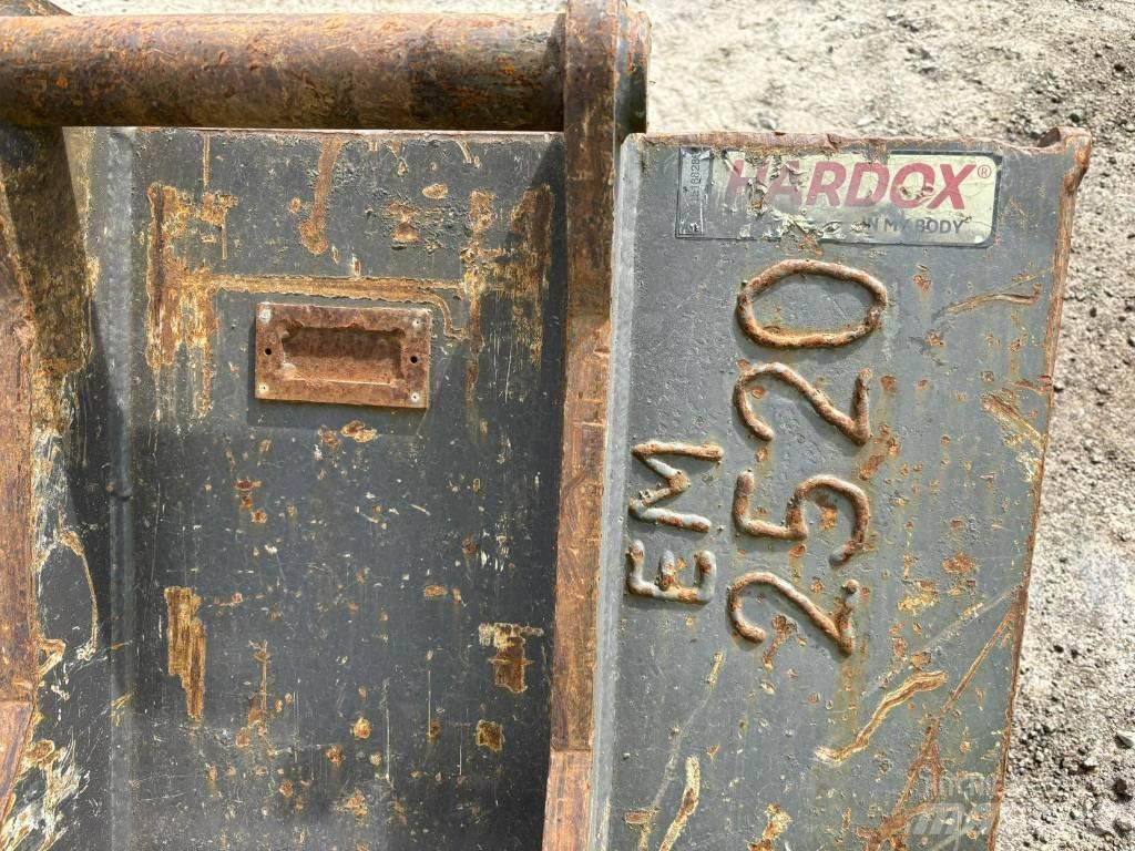 Kobelco SK 75 SR-3E 중형굴삭기 7톤-28톤