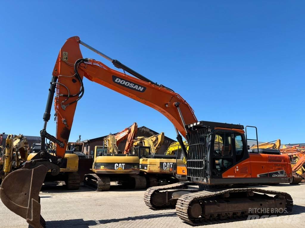 Doosan DX 255 NLC-5 대형 굴삭기 29톤 이상