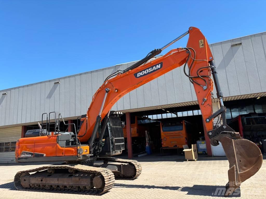 Doosan DX 255 NLC-5 대형 굴삭기 29톤 이상