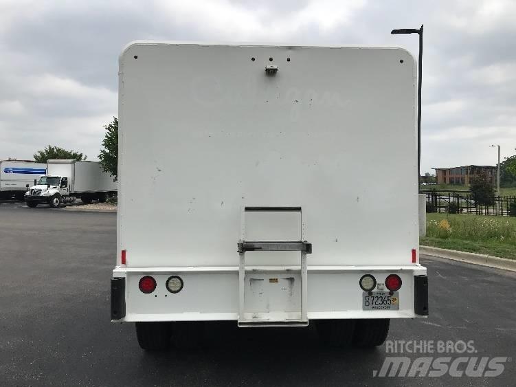 Freightliner M2 음료 배달 트럭