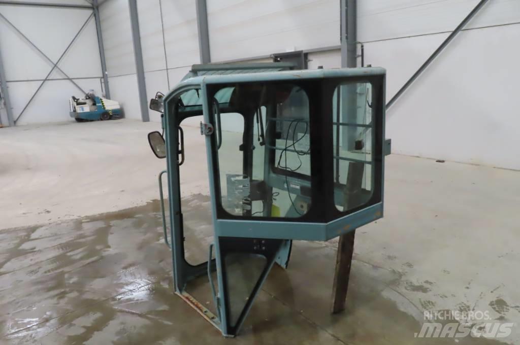 Yanmar Vio 75 캐빈 및 인테리어