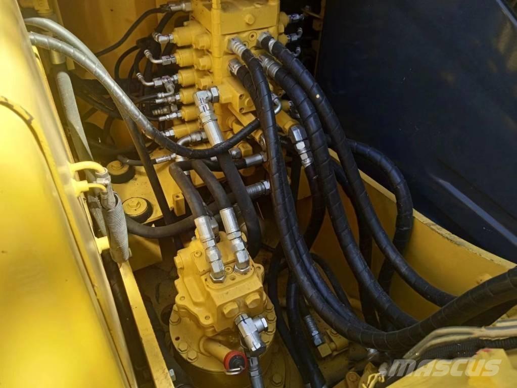 Komatsu PC130-7 대형 굴삭기 29톤 이상