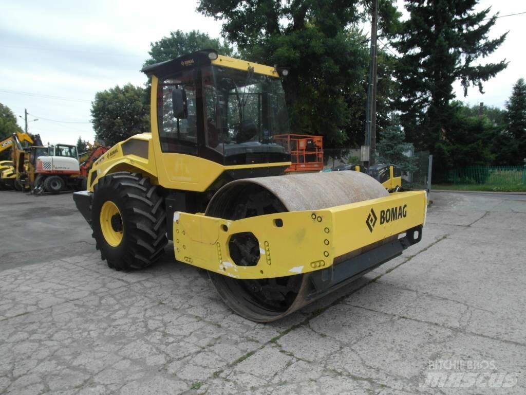 Bomag BW 213 DH-5 싱글 드럼 롤러