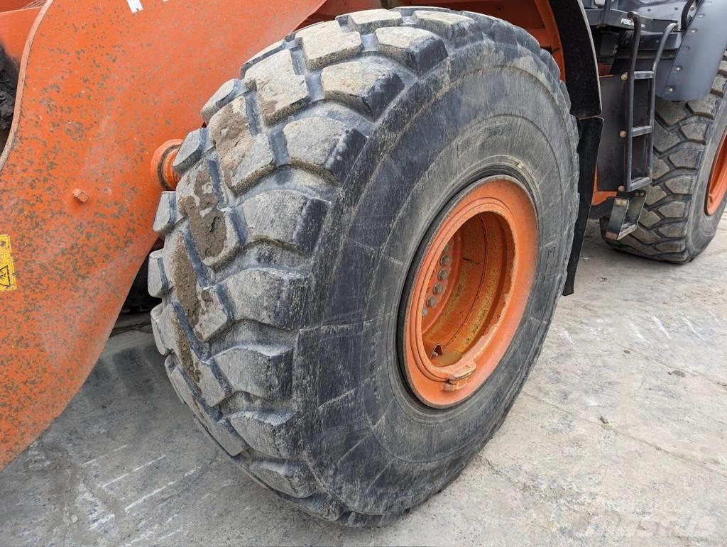 Hitachi ZW 330  휠로우더
