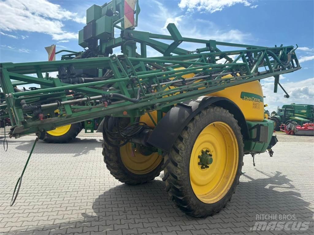 John Deere 740i 견인형 분무기
