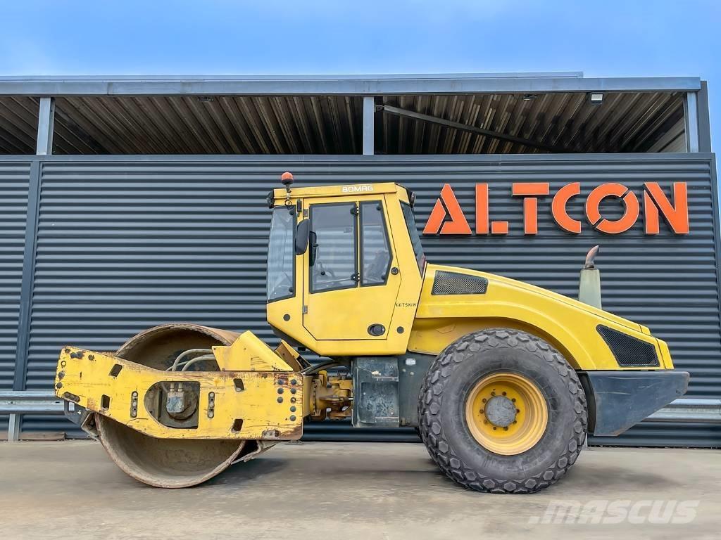 Bomag BW 213 DH-4 싱글 드럼 롤러