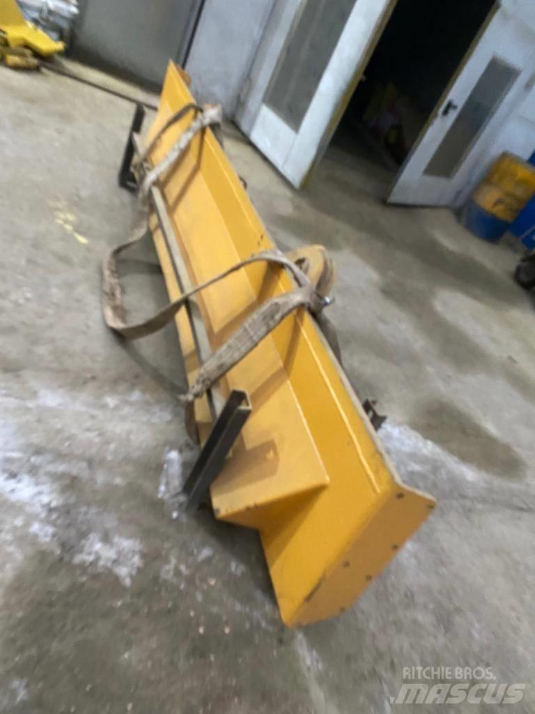 Volvo A 40 F 테일게이트
