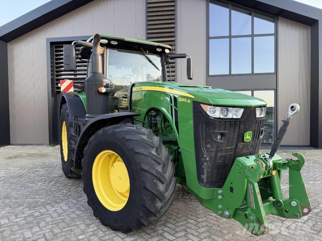 John Deere 8345 R 트랙터