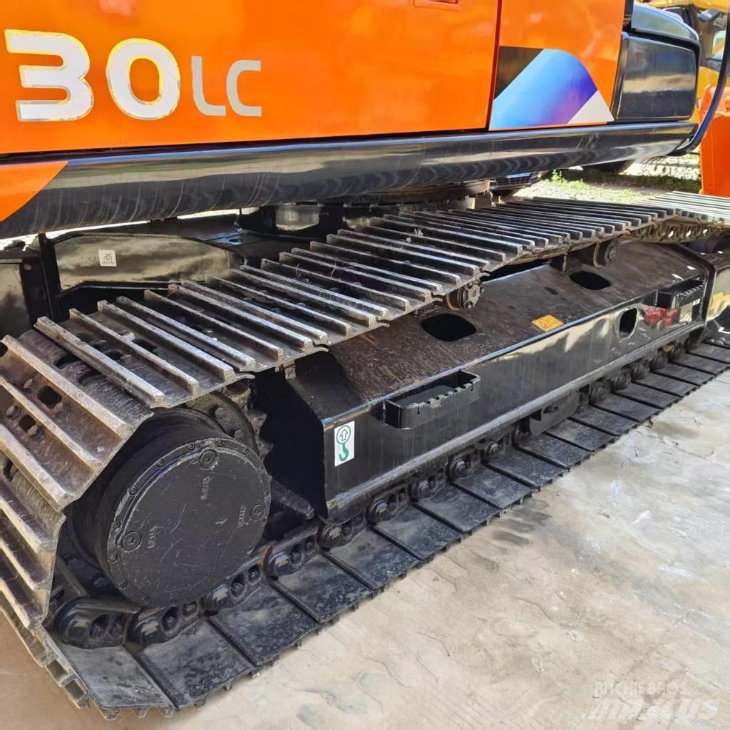 Hitachi ZX 130 대형 굴삭기 29톤 이상