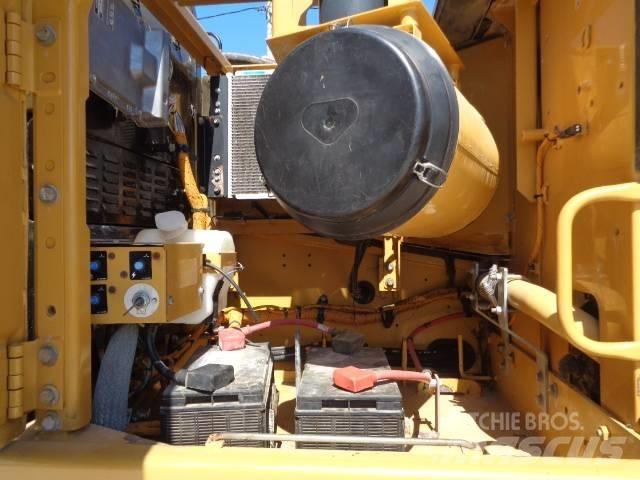 CAT 330 D L 대형 굴삭기 29톤 이상