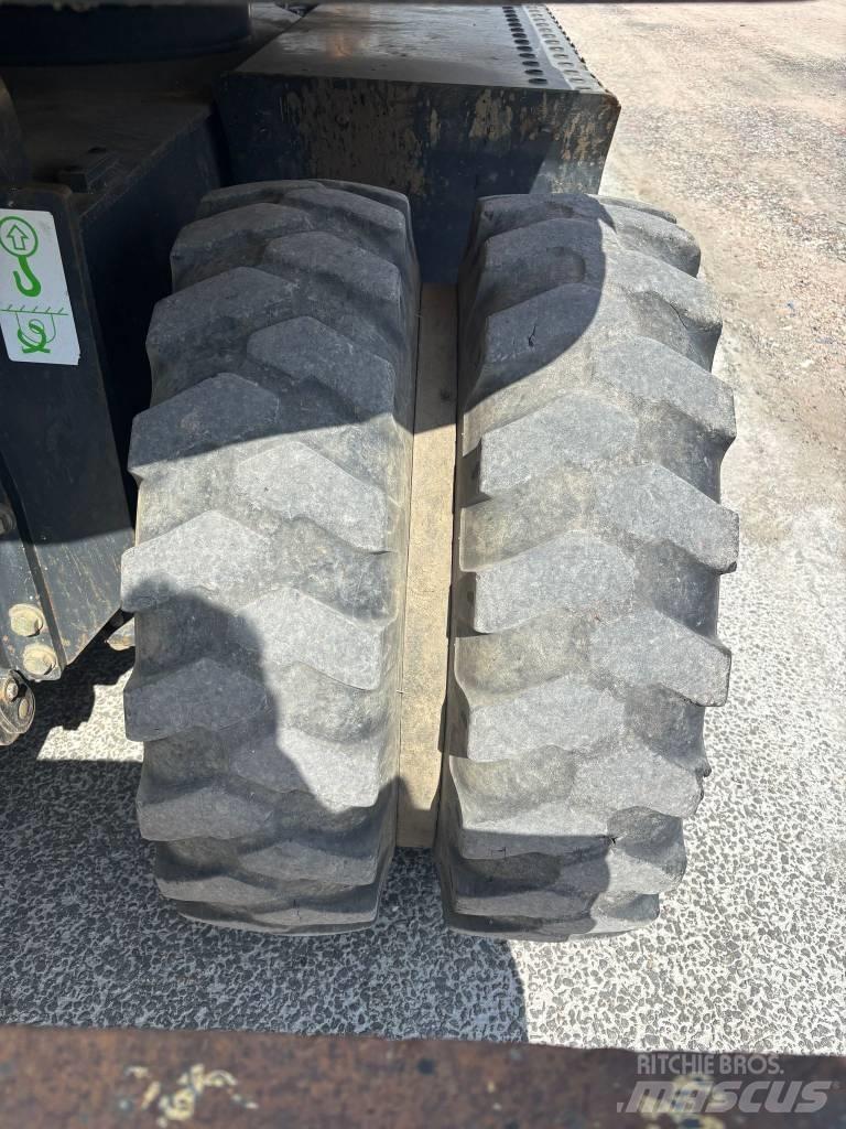 Komatsu PW 160  휠 굴삭기