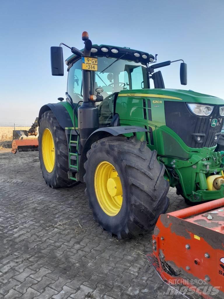 John Deere 6250R 트랙터