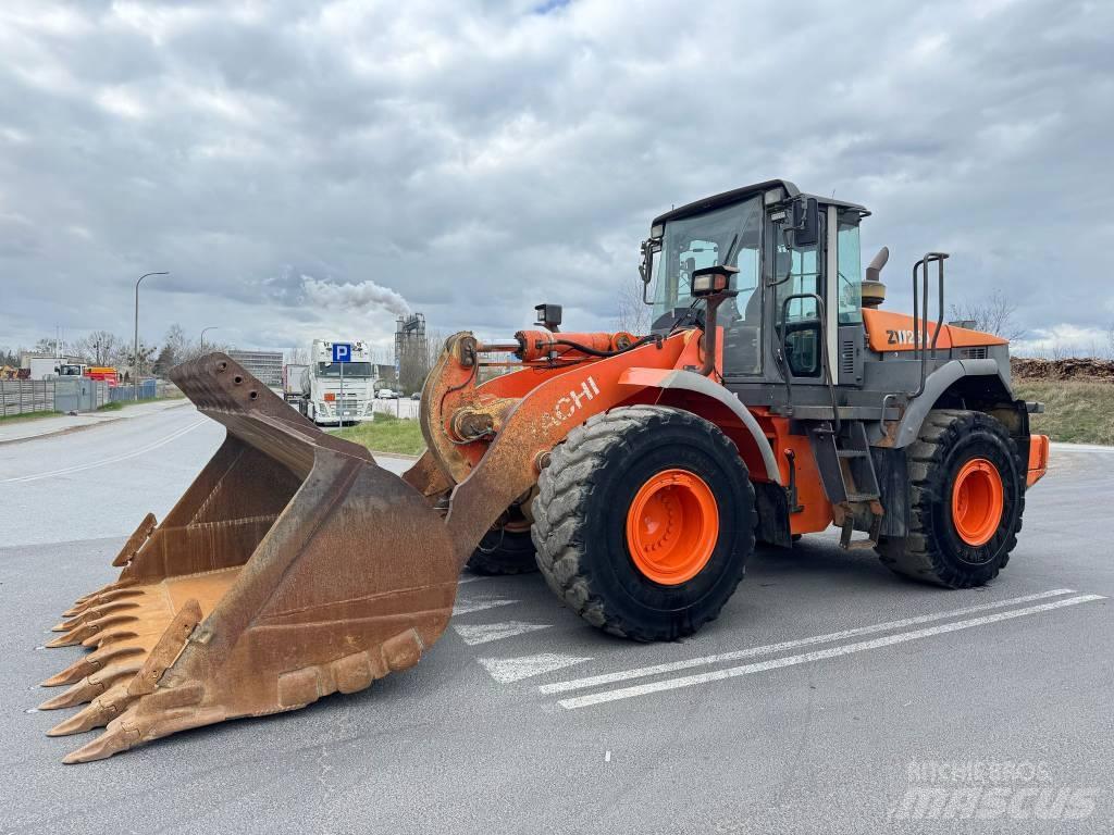 Hitachi ZW 250  휠로우더