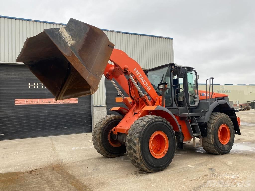 Hitachi ZW 250  휠로우더