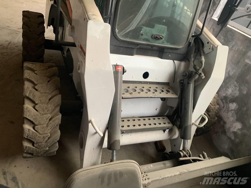 Bobcat S 300  스키드로더