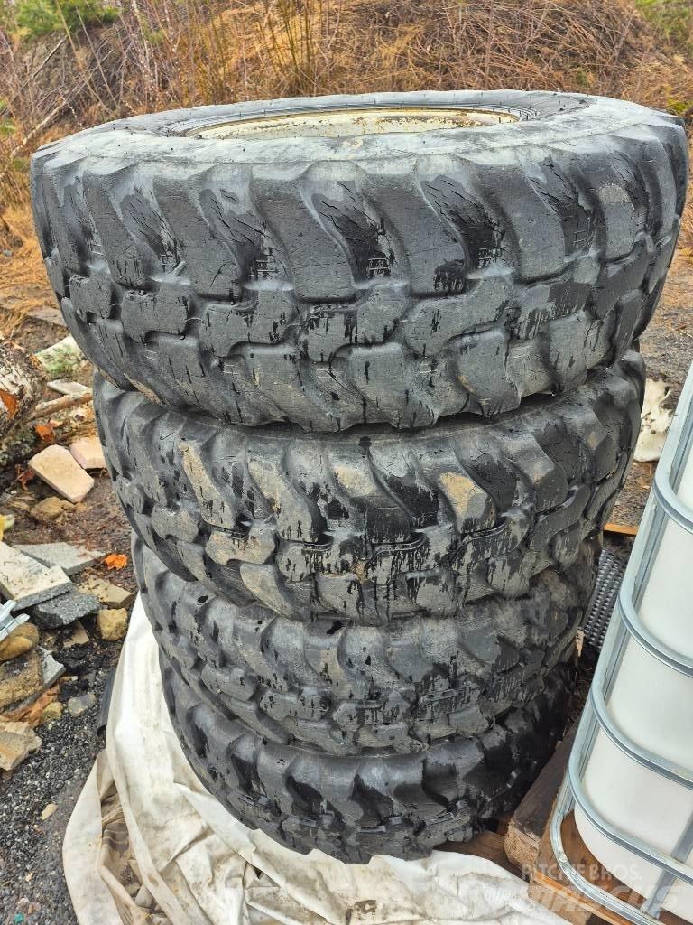 Dunlop 365/80R20 타이어, 휠 및 림