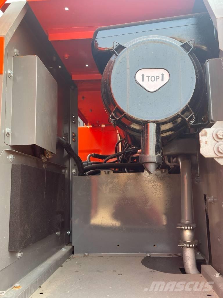 Hitachi ZX 210 대형 굴삭기 29톤 이상