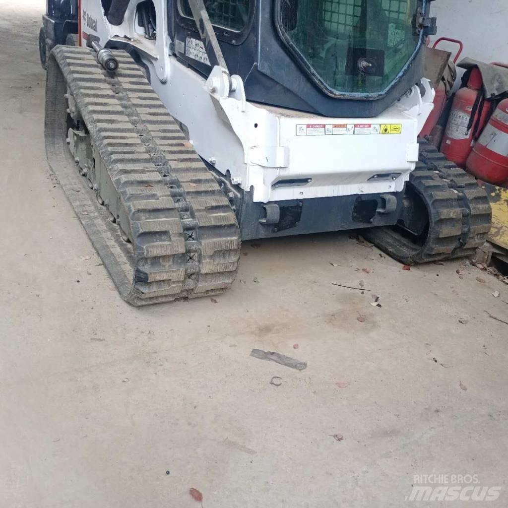Bobcat T 770  스키드로더