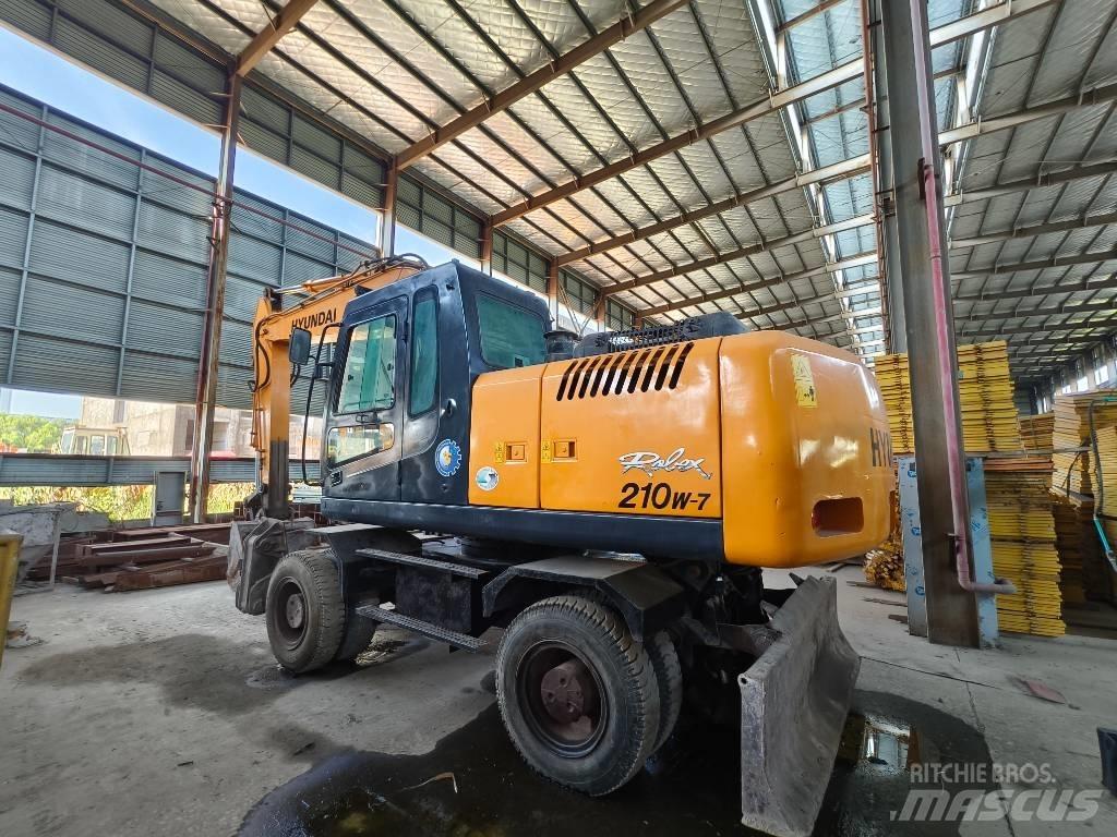 Hyundai R210w-7  휠 굴삭기