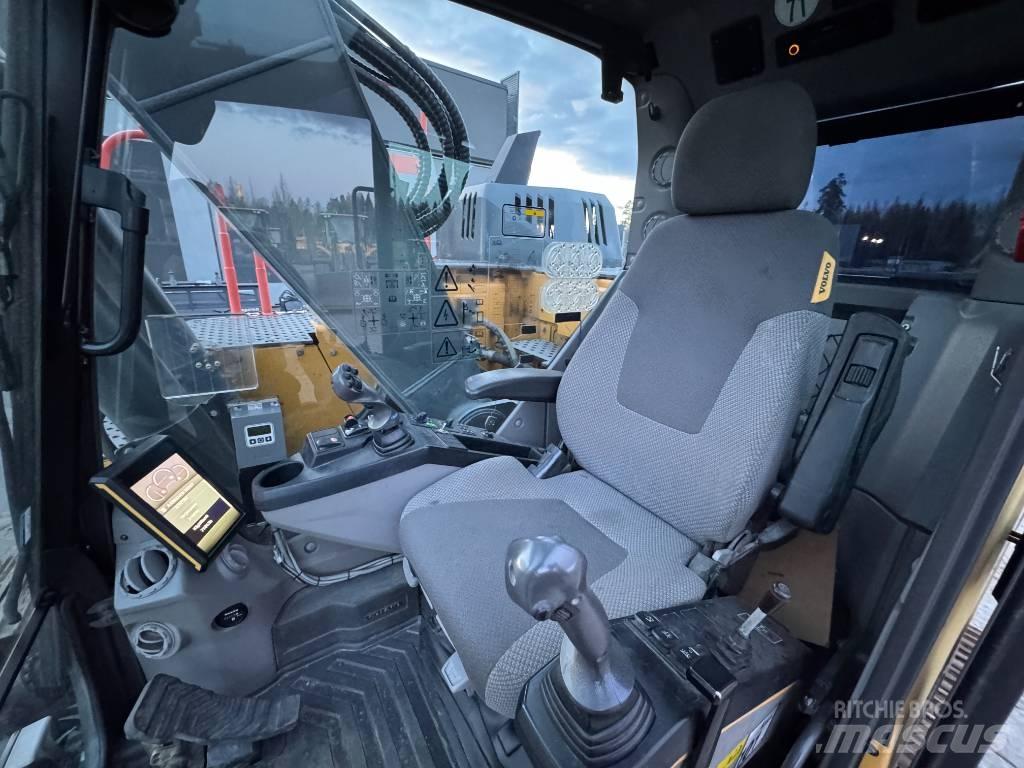 Volvo ECR 235 EL 대형 굴삭기 29톤 이상
