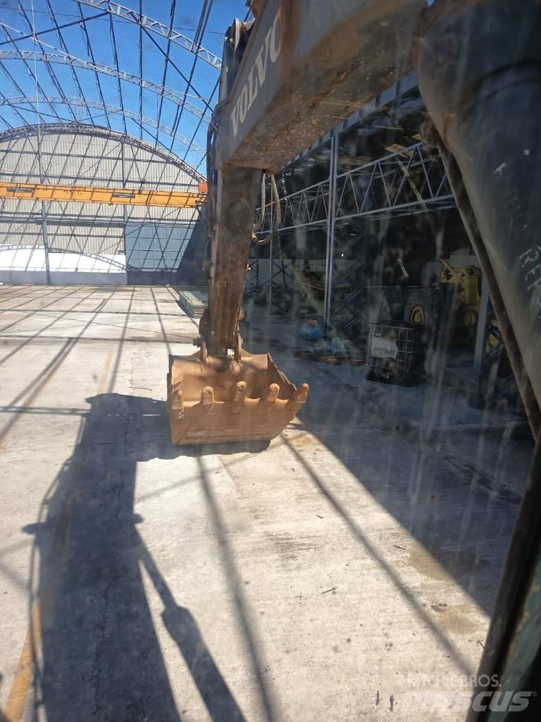 Volvo 290 대형 굴삭기 29톤 이상