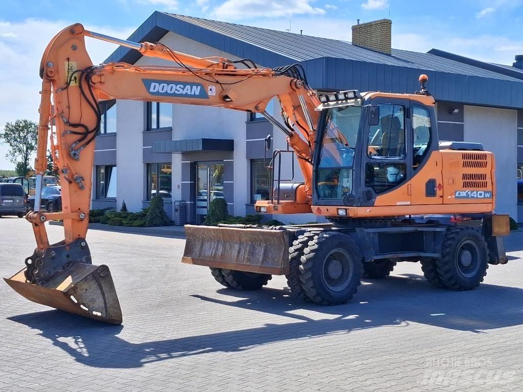 Doosan DX 140 W-3  휠 굴삭기