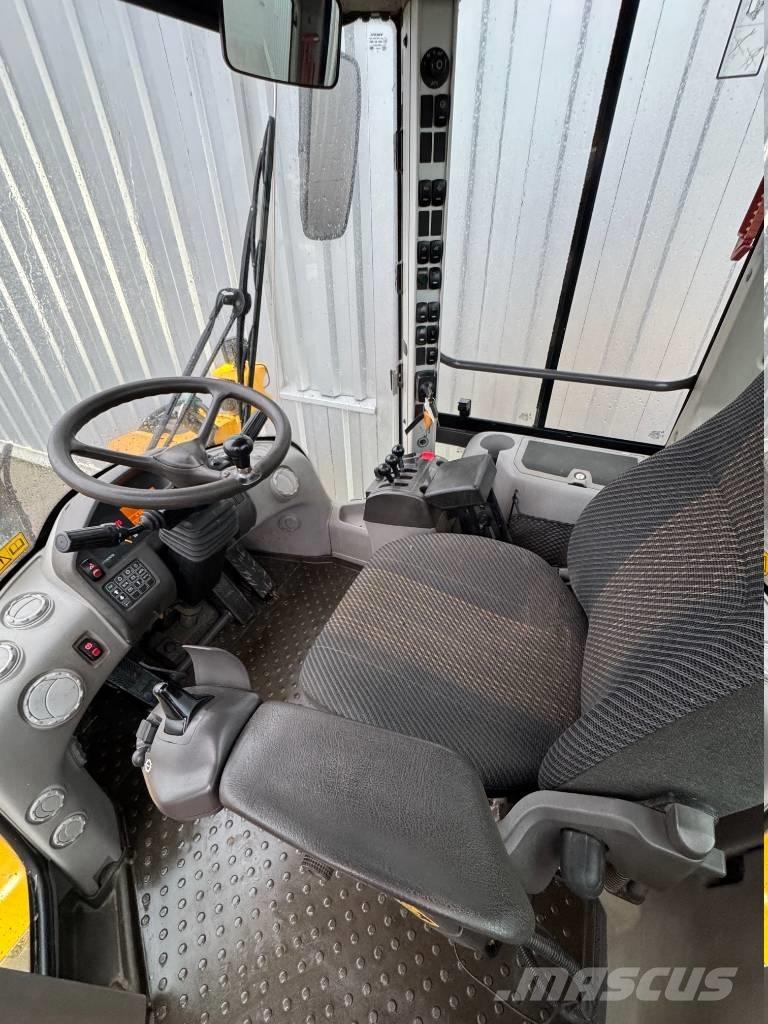 Volvo L 90 F  휠로우더