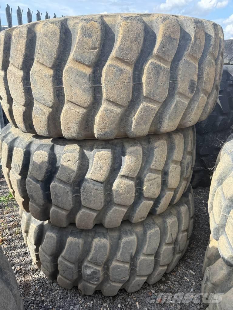 Bridgestone 23.5R25 타이어, 휠 및 림