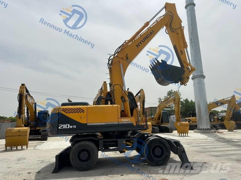 Hyundai R210W-9  휠 굴삭기