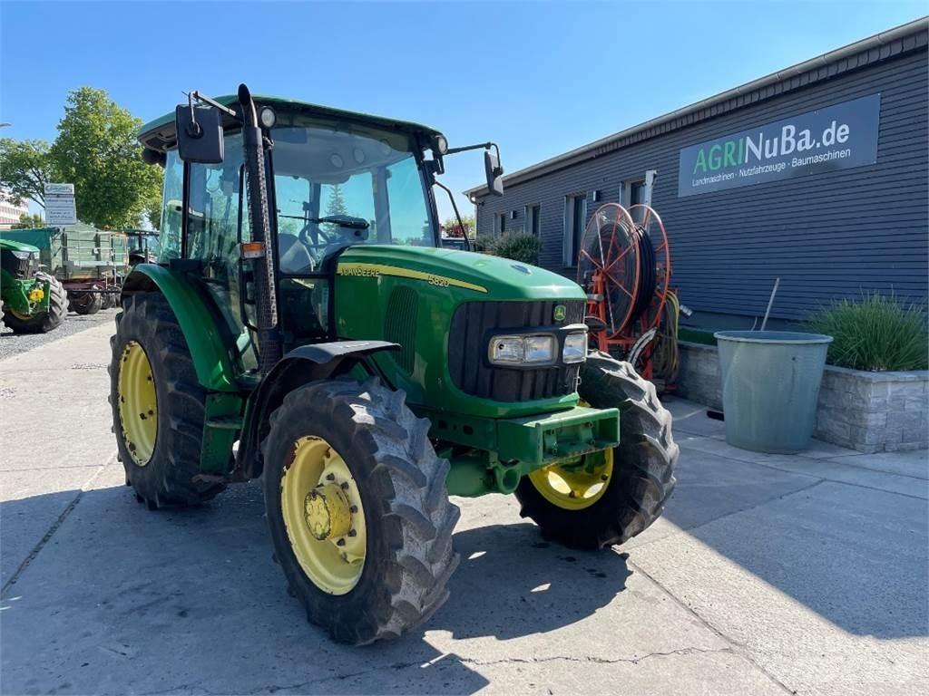 John Deere 5820 트랙터