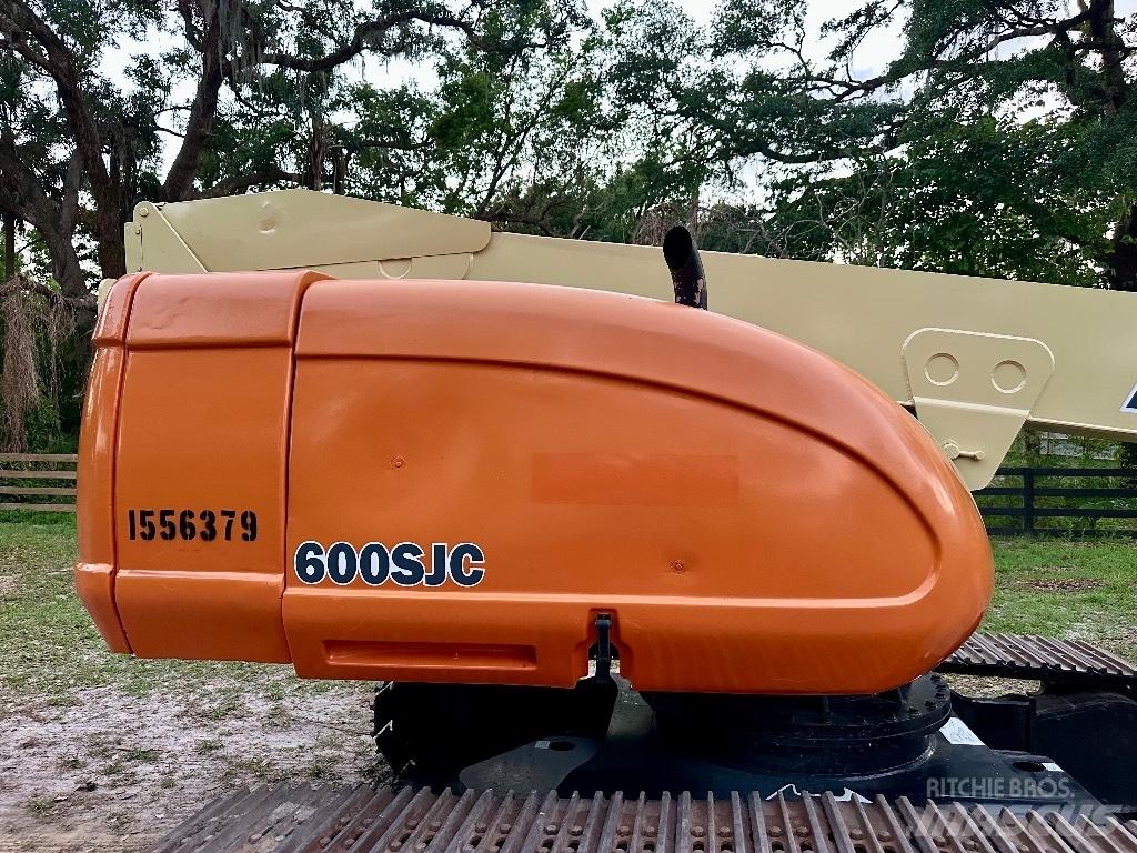 JLG 600 SJ C 견인식 전동이동 리프트