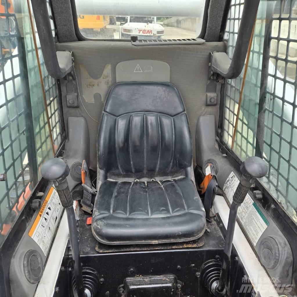 Bobcat S 300  스키드로더