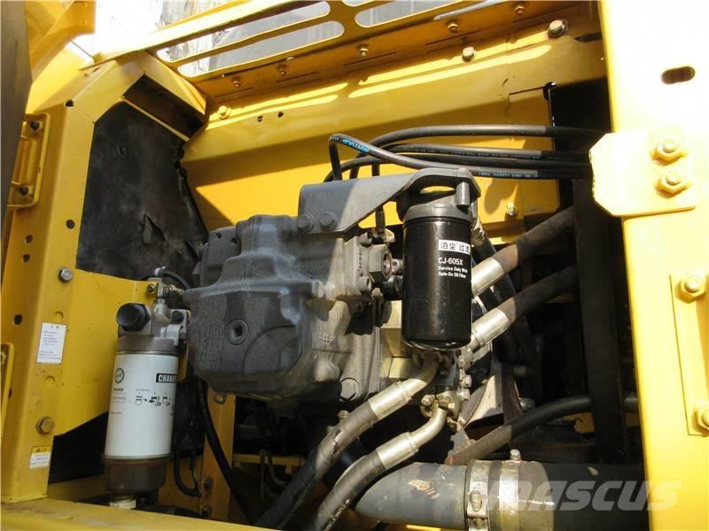 Komatsu PC 220 대형 굴삭기 29톤 이상