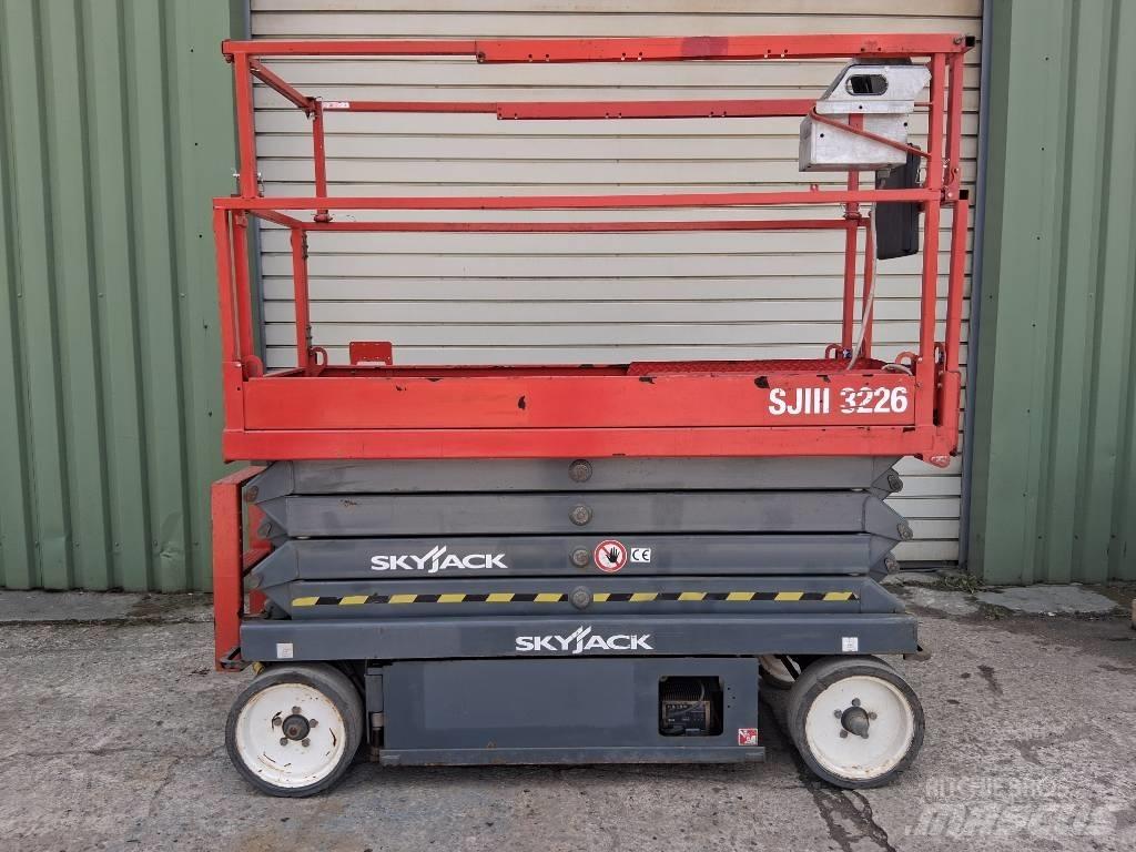 SkyJack SJ III 3226 가위형 리프트