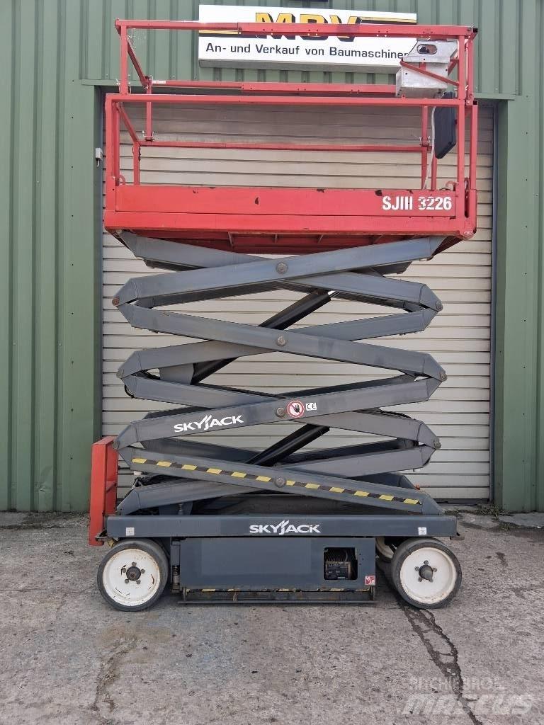 SkyJack SJ III 3226 가위형 리프트