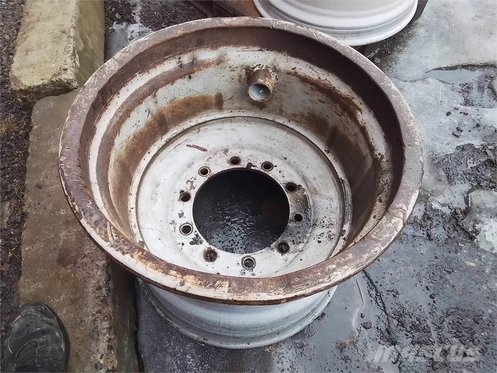 Valmet 890 20x26 타이어, 휠 및 림