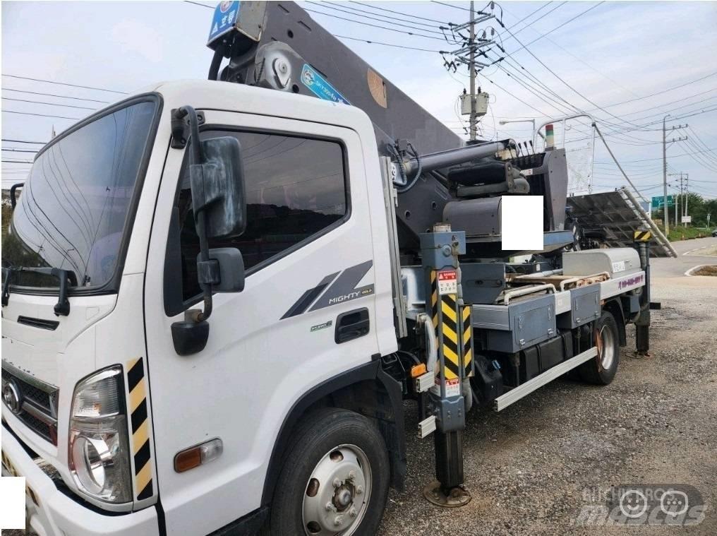 Horyong SKY 300 트럭 탑재 고소작업대