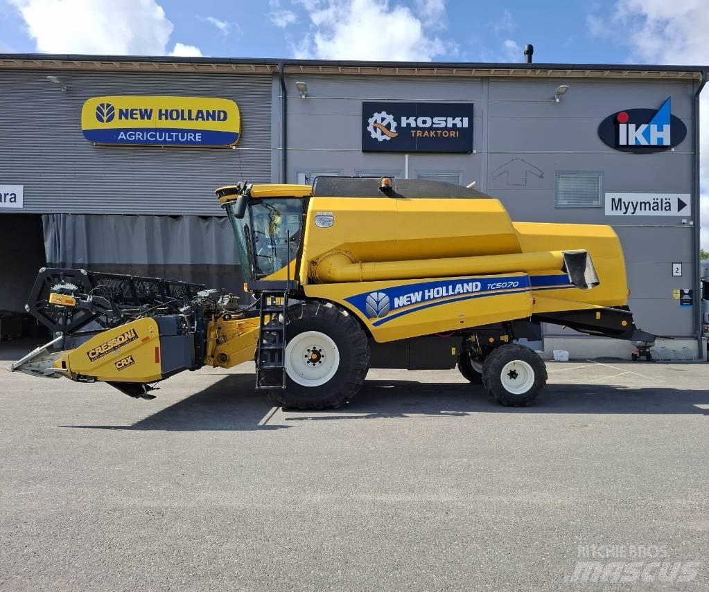 New Holland TC 5070 콤바인 수확기