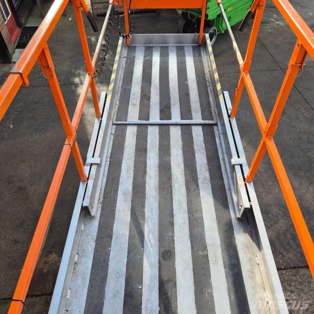 JLG 3246 ES 가위형 리프트